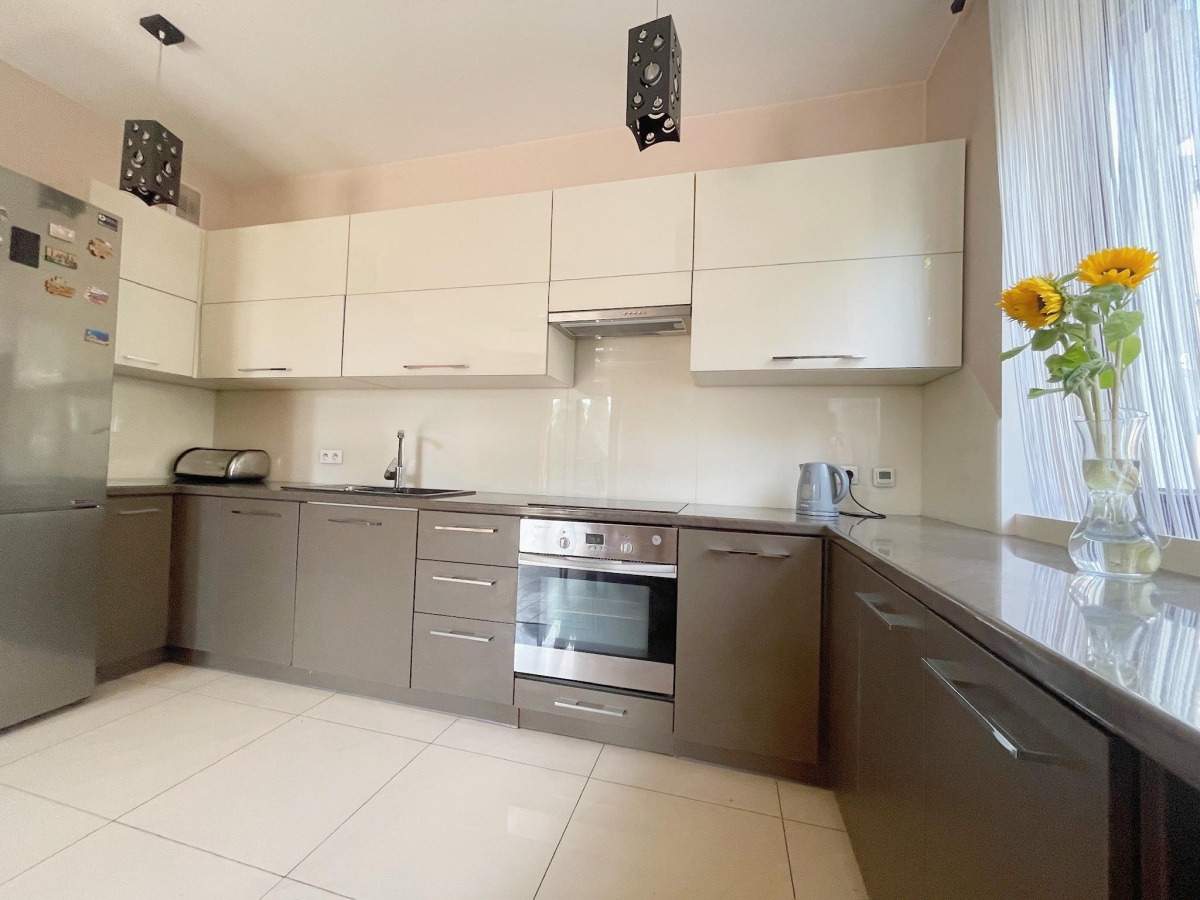 cf99eda0-a045-4e70-8786-da1b4cb0d815