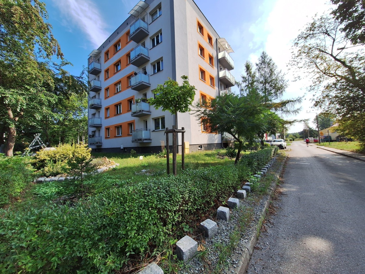 d9ab7fb2-4094-450c-b6c5-90bb9146a348